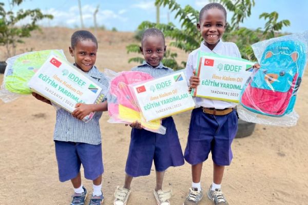 İDDEF'ten İhtiyaç Sahibi Öğrencilere Eğitim Yardımı