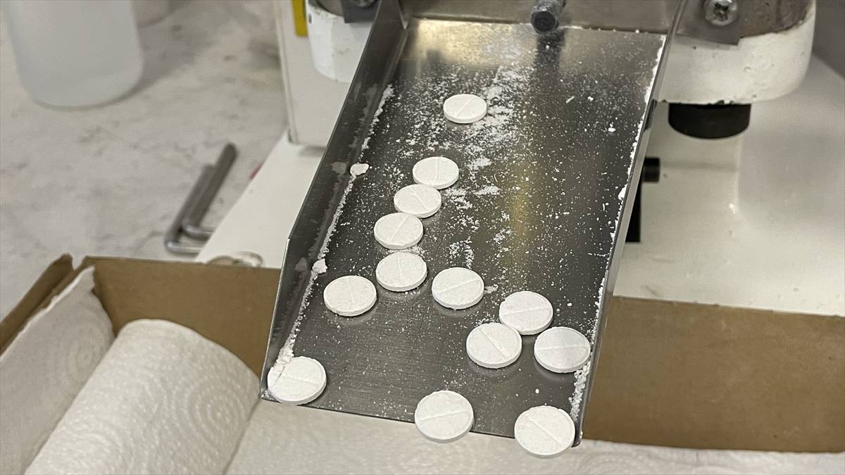 Edirne kırmızısı renkli bitkiden diş temizleyici tablet