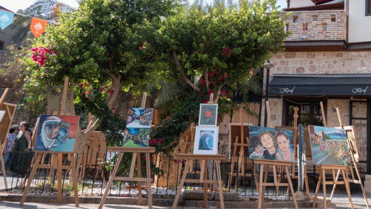 Ressamlar Kaleiçi sokaklarında buluştu