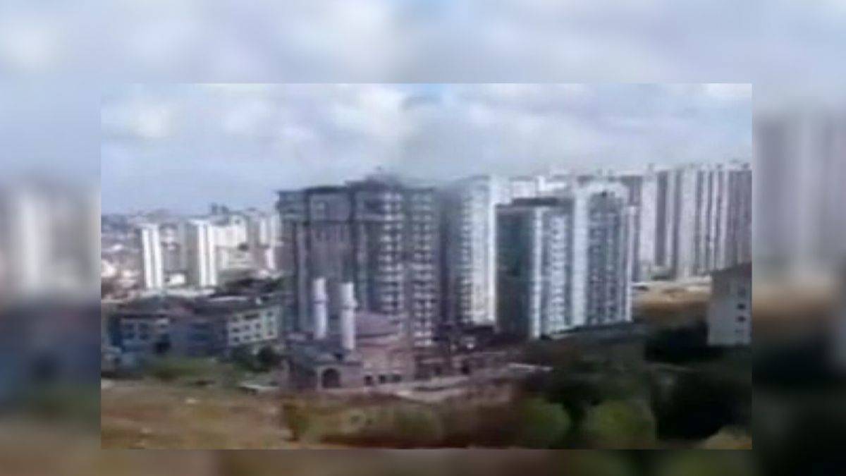 Esenyurt'taki bir rezidansta yangın!