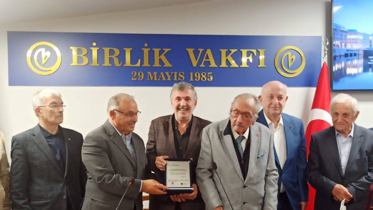 Üstün İnanç'a Üstün Hzimet Ödülleri verildi