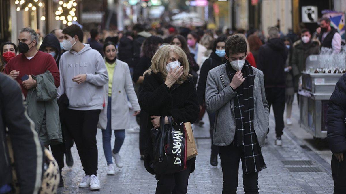 Maske takmamak için alışverişi bıraktılar