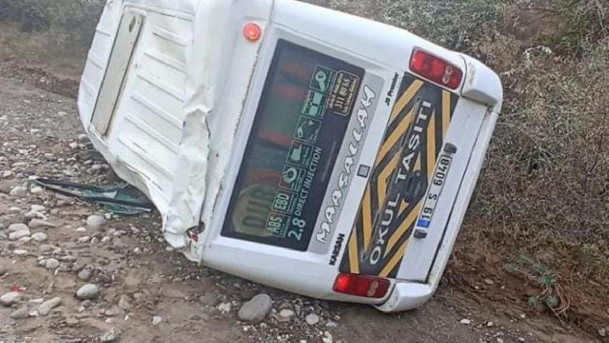 Çorum'da okul servisi devrildi: 16 yaralı