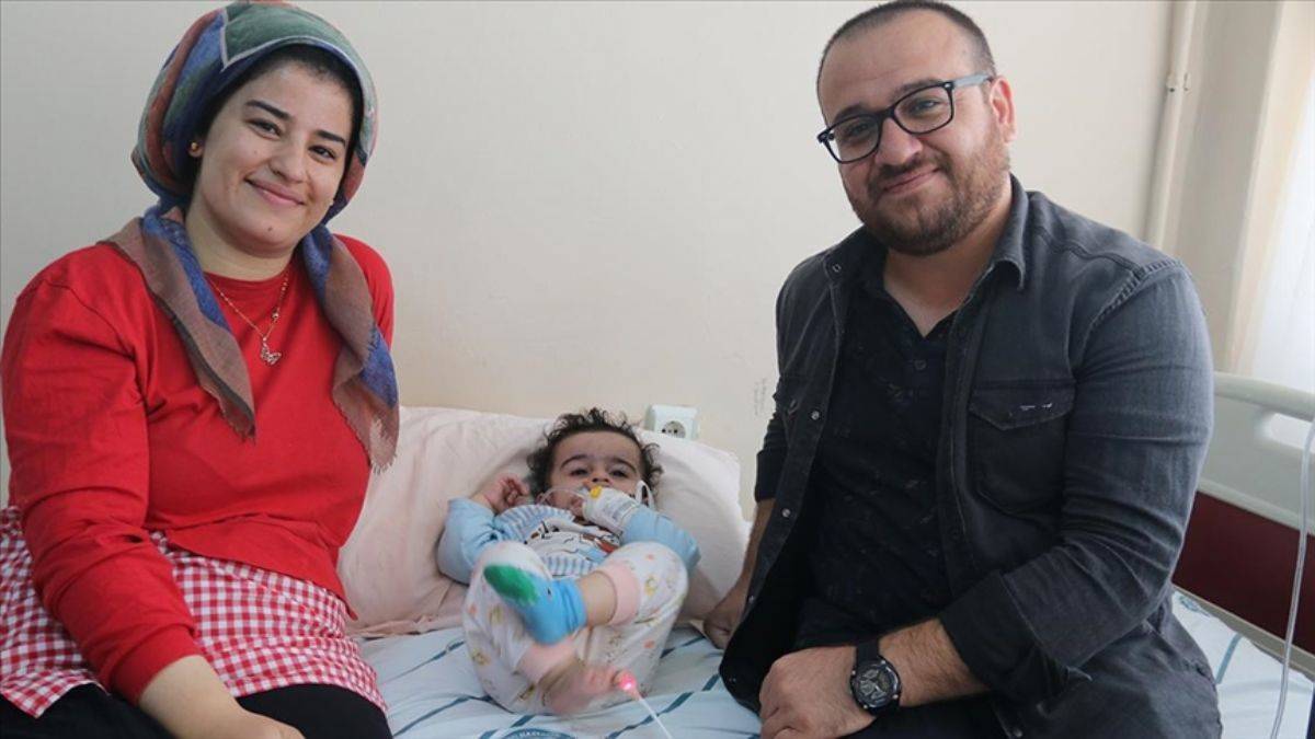 Doğuştan yemek borusu ve makatı kapalı olan bebeğe 5 ayrı operasyon