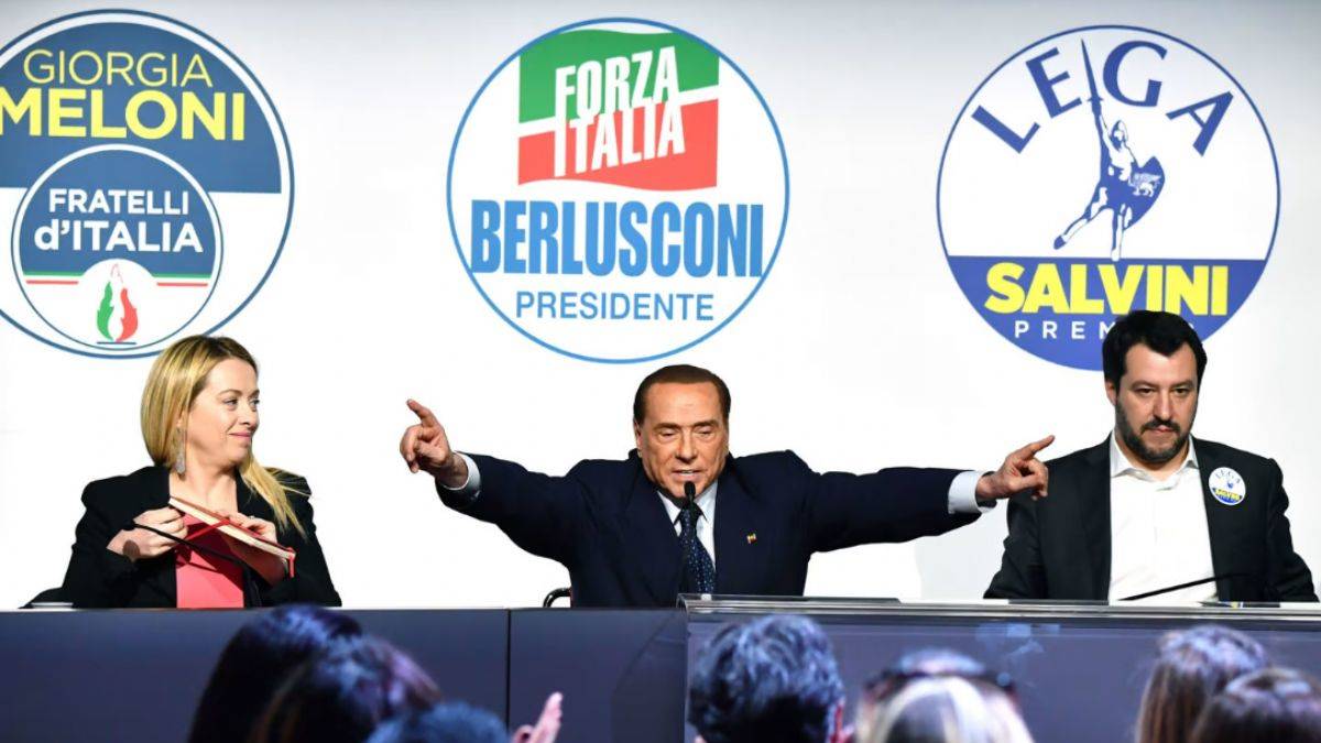 İtalya'da ilginç çekişmeler ve pazarlıklar