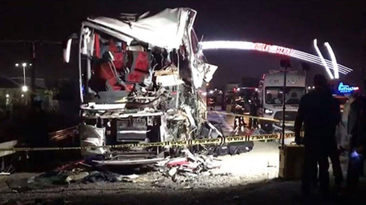 Batman'da yolcu otobüsü kazası; 1 ölü, 22 yaralı