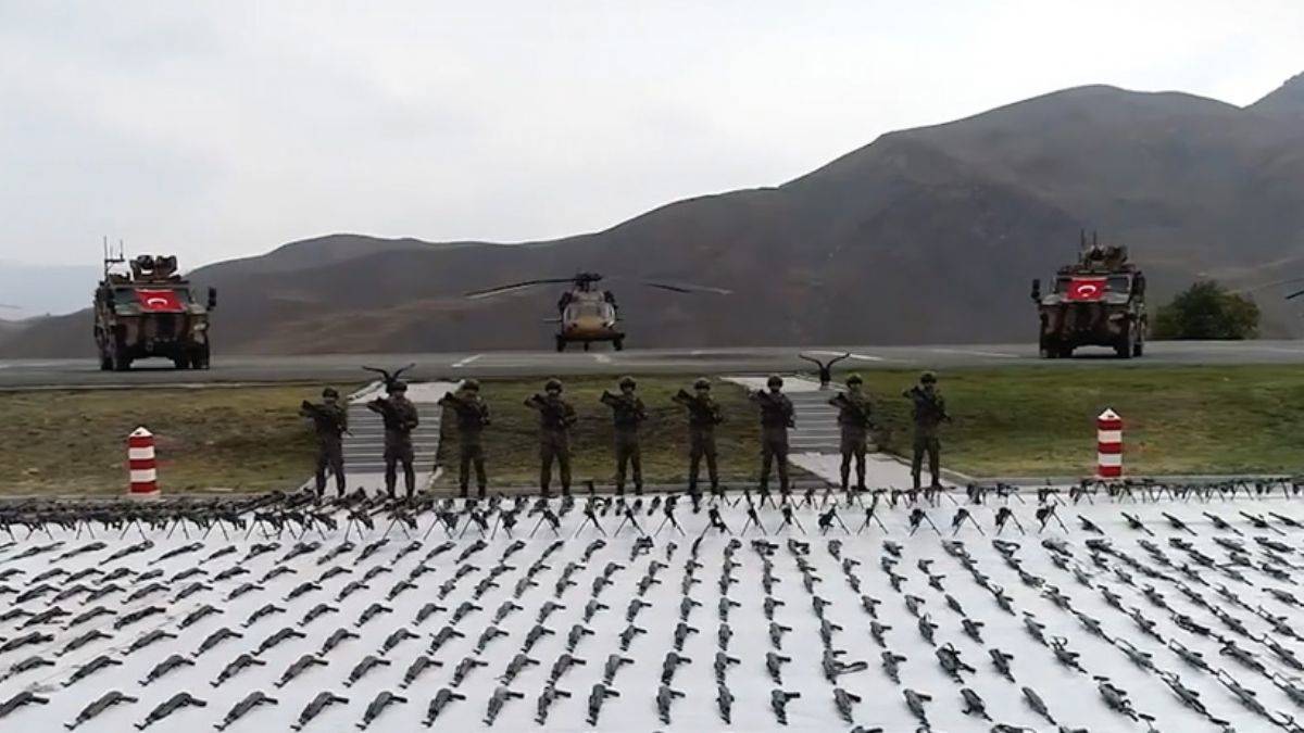 PKK'ya darbe! 1043 adet silah ele geçirildi