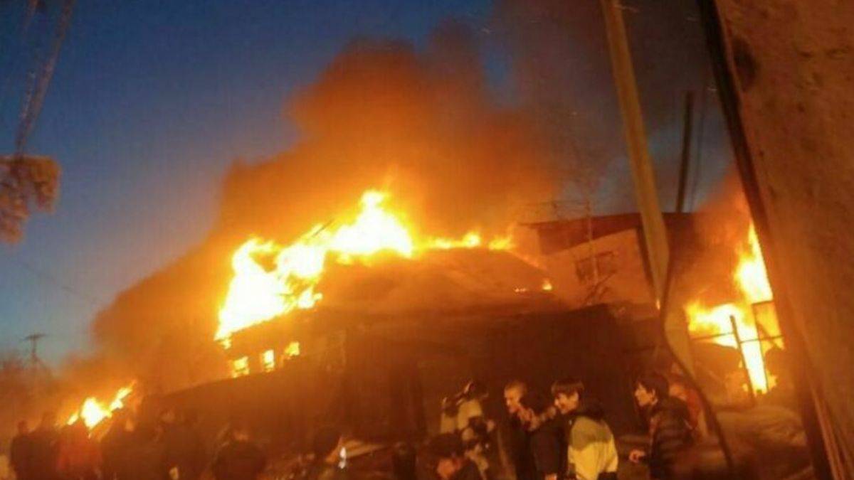 Rusya’da askeri uçak evin üzerine düştü!