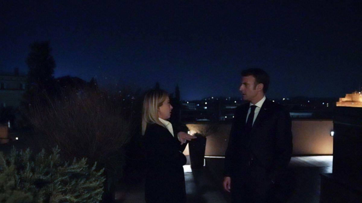 İtalya'nın çiçeği burnunda başbakanı Meloni'nin görüştüğü ilk isim Macron!