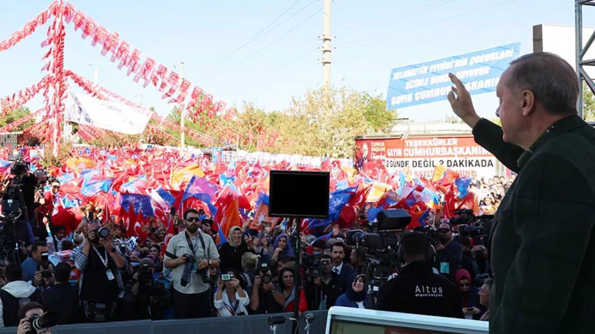 Erdoğan Diyarbakır mitingine kaç kişi katıldı? 23 Ekim AK Parti Diyarbakır mitingine kaç kişi geldi? İstasyon Meydanı kaç kişilik?