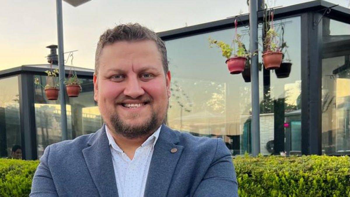 Edirnekapı Kara Şehitliği & Cennet Yolcuları kitabının Yazarı ve Girişimci kişiliği ile ön plana çıkan Kenan Akansel kimdir?