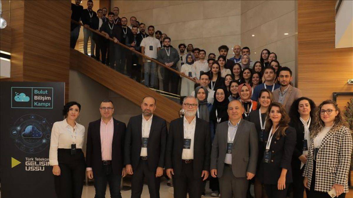 Türk Telekom bilişim uzmanları yetiştirmeye devam ediyor