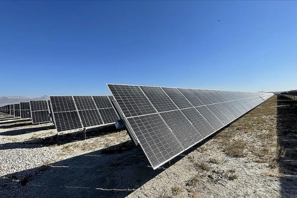 Enerji uzmanları Kalyon Karapınar Güneş Enerjisi Santrali'ni ziyaret etti