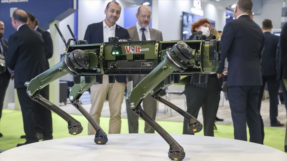 Savunmada yeni askeri 'görevli': Robot köpek