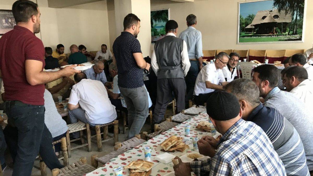 Flaş karar! Cenaze evinde yemek verilmesi yasaklandı
