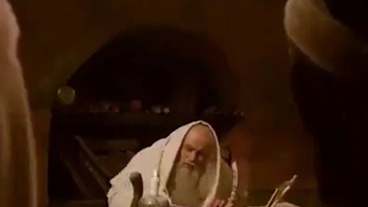 İmam Hanbel: Kadın evde kraliçedir, sakın onunla, o makam için kavga etme