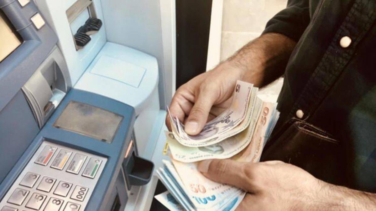 3 yıl çalışan kıdem tazminatı alabilir ancak bu şartları yerine getirmesi gerekiyor