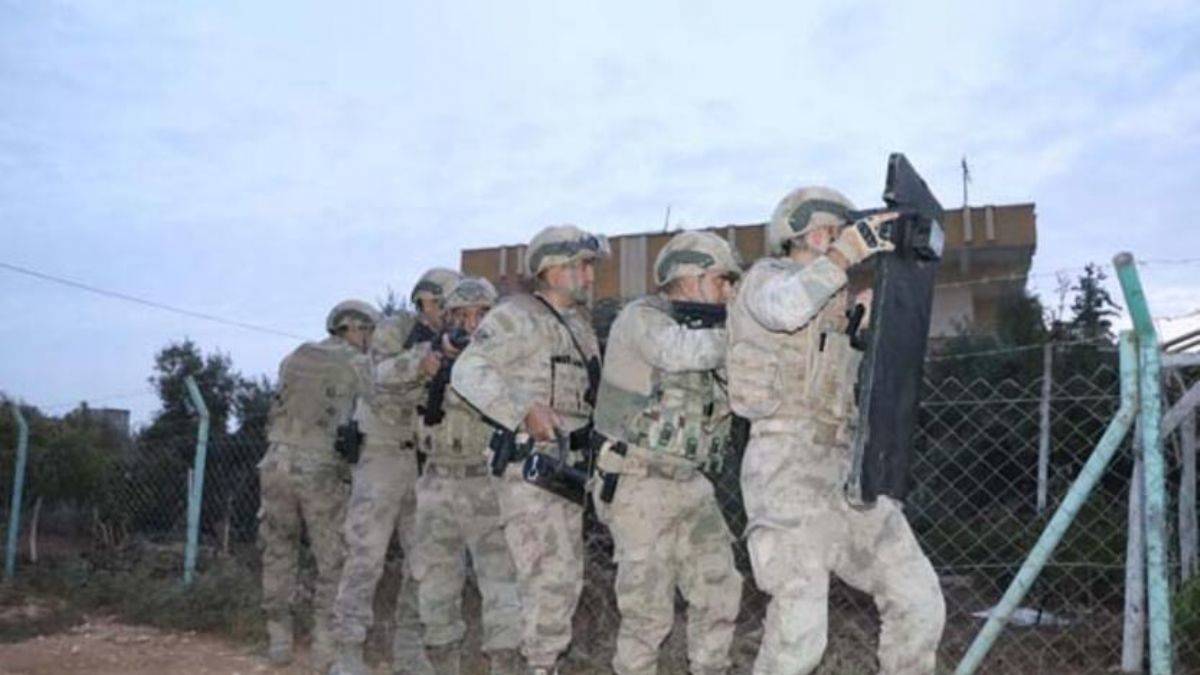 Şanlıurfa'da 63 adrese uyuşturucu baskını: 100'den fazla şüpheli gözaltında