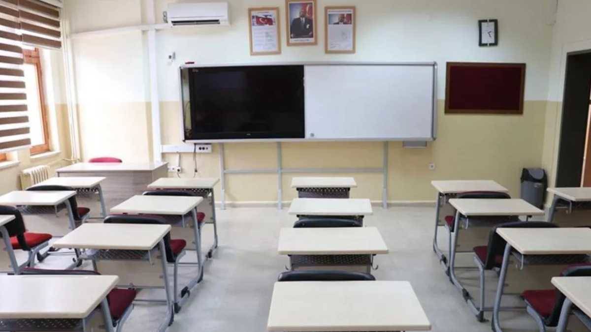 2 Kasım ders yok mu? 2 Kasım'da okullar tatil mi, ders işlenmeyecek mi? 1-2 Kasım öğretmenler derse girmeyecek mi?