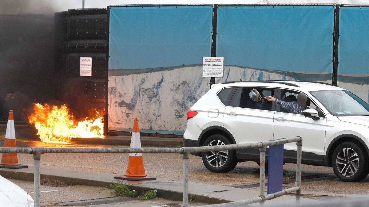 Göçmen merkezini kundaklayan kişi ölü bulundu