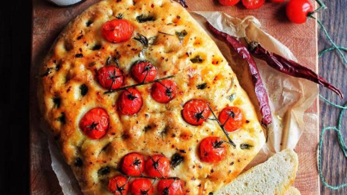 Fokaçyo nasıl yapılır, üzerine neler konur? Focaccia kaç dakikada pişer?