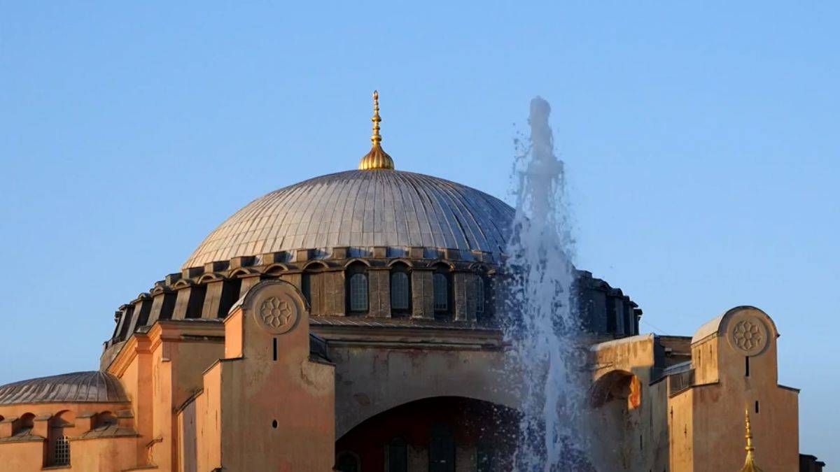 Ayasofya Camii'nin iç ve dış dron görüntüleri