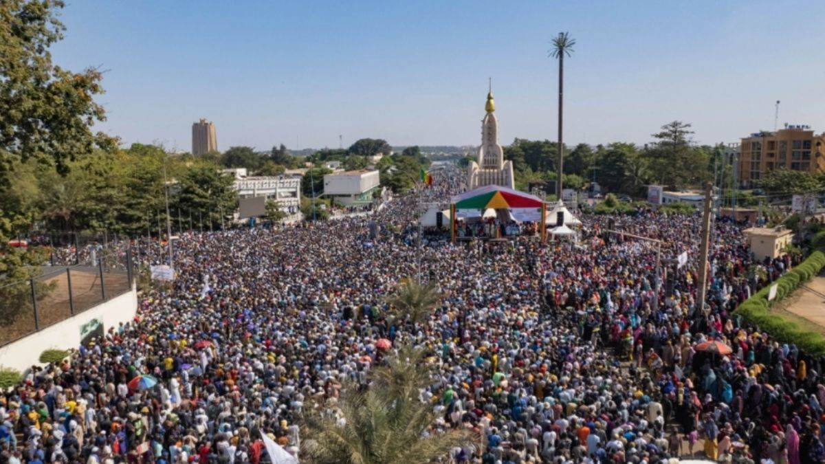 Mali ayaklandı! İslam'a hakaretten 6 kişi tutuklandı