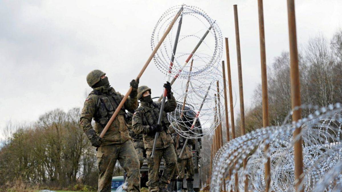 Polonya, Rusya sınırına tel örgü çekiyor