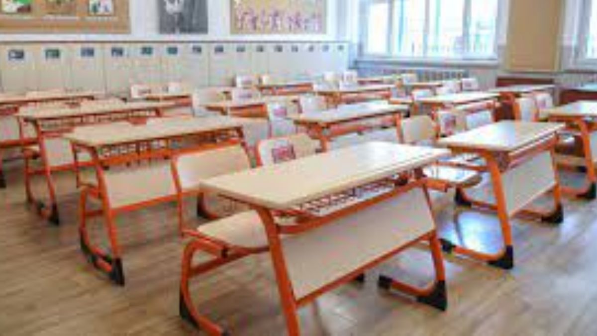 10 Kasım Perşembe günü okullar açık mı, ders işlenecek mi?