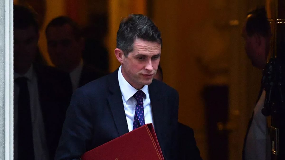 İngiltere'de 16 günlük hükümette ilk istifa!