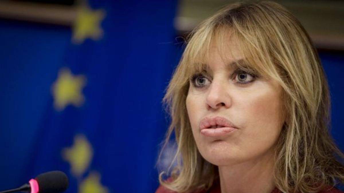 Mussolini'nin torunu AB Parlamentosu'na geri döndü