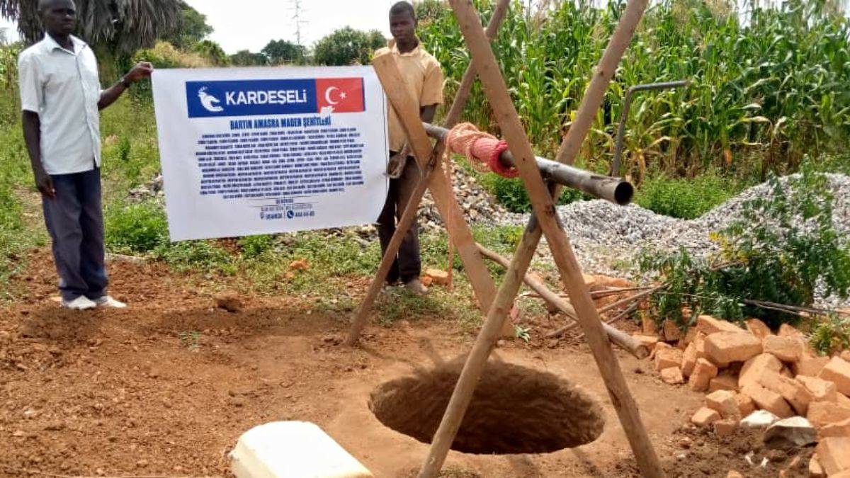 Kardeş Eli Derneği Bartın Amasra'da hayatını kaybeden maden şehitlerini anısına su kuyusu açtı