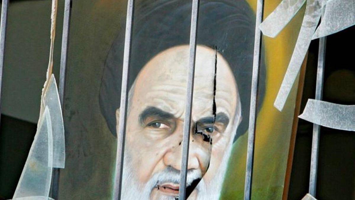 İran'da Humeyni'nin evi ateşe verildi