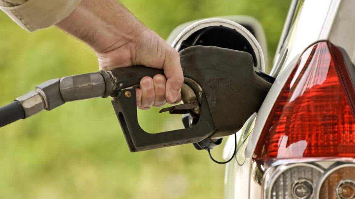 Araç sahiplerine müjde! Benzine indirim geldi