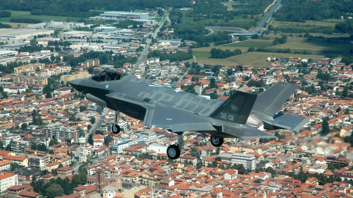 F-35 sahibi ülkeler İtalya'da şov yaptı