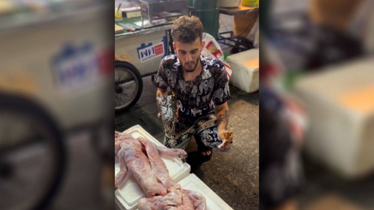 Bangkok'ta timsah eti yedi, mağrifet gibi İnstagram'da paylaştı