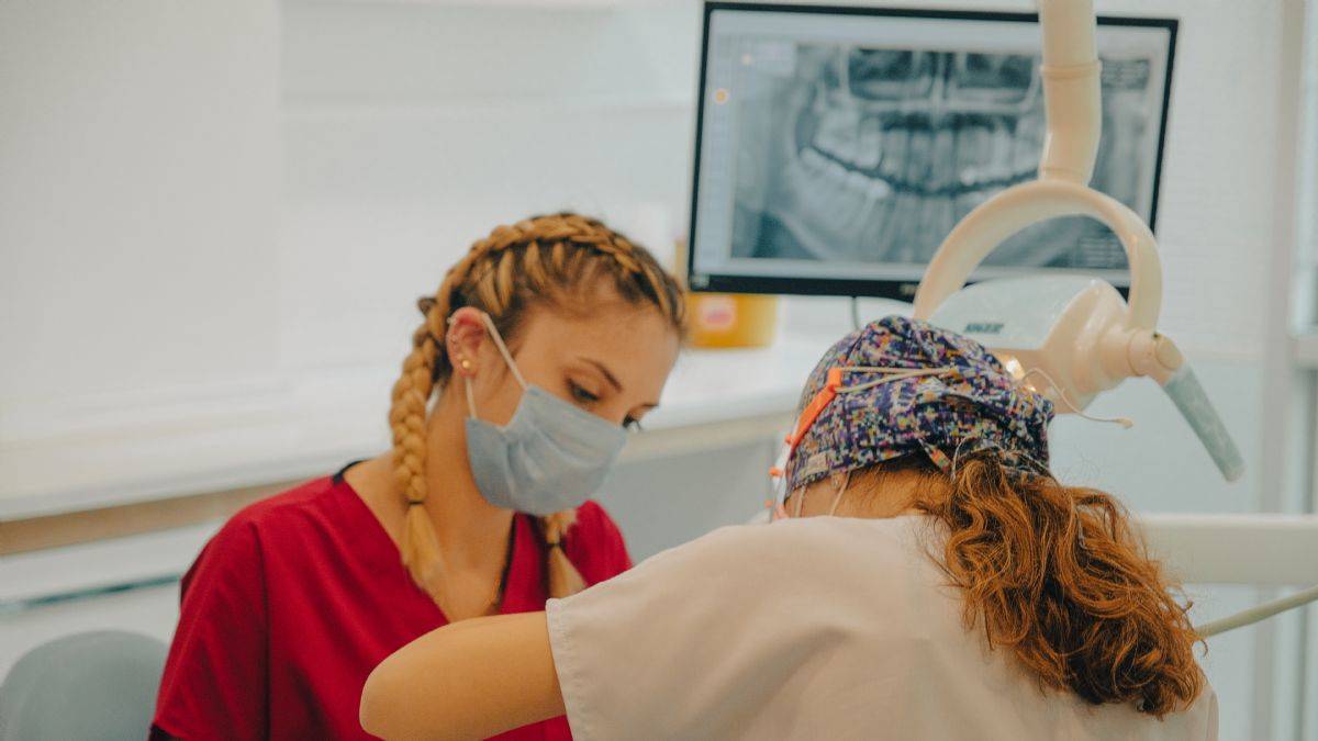 İmplant nasıl yapılır? Diş implant nedir? Devlette implant ne kadar? İmplant diş fiyatları 2022. Genç yaşta implant? Aynı gün implant nedir?