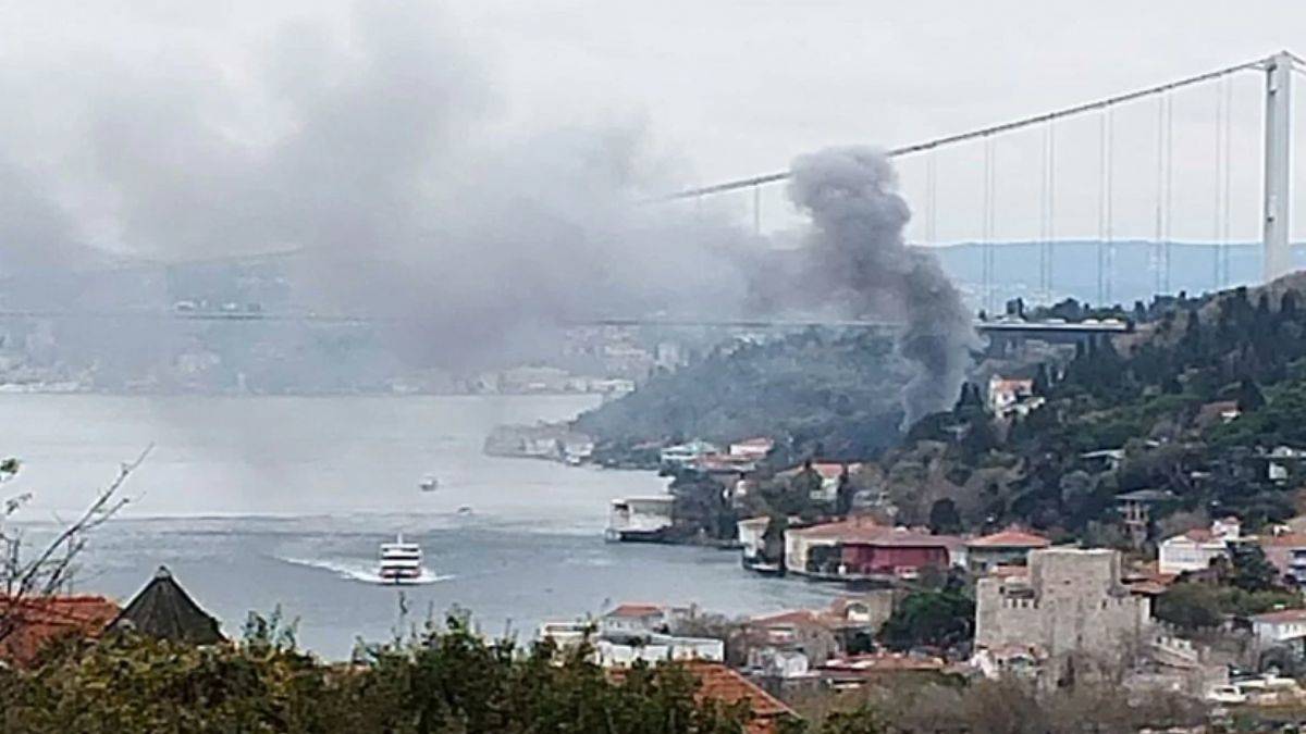 Anadolu Hisarı'nda yangın: Dumanlar Boğaz'ı kapladı