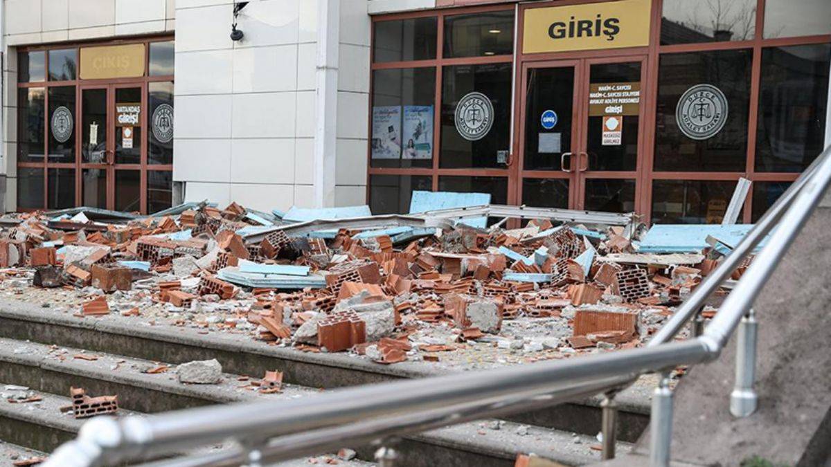 Deprem etkisi: Düzce'nin doğusu ile batısı birbirinden uzaklaştı!