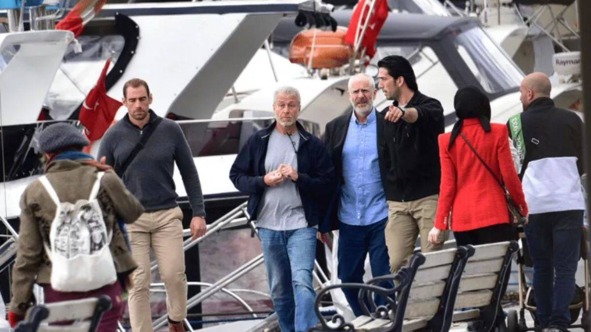 Abramoviç, Boğaz'da 50 bin dolara yalı kiraladı