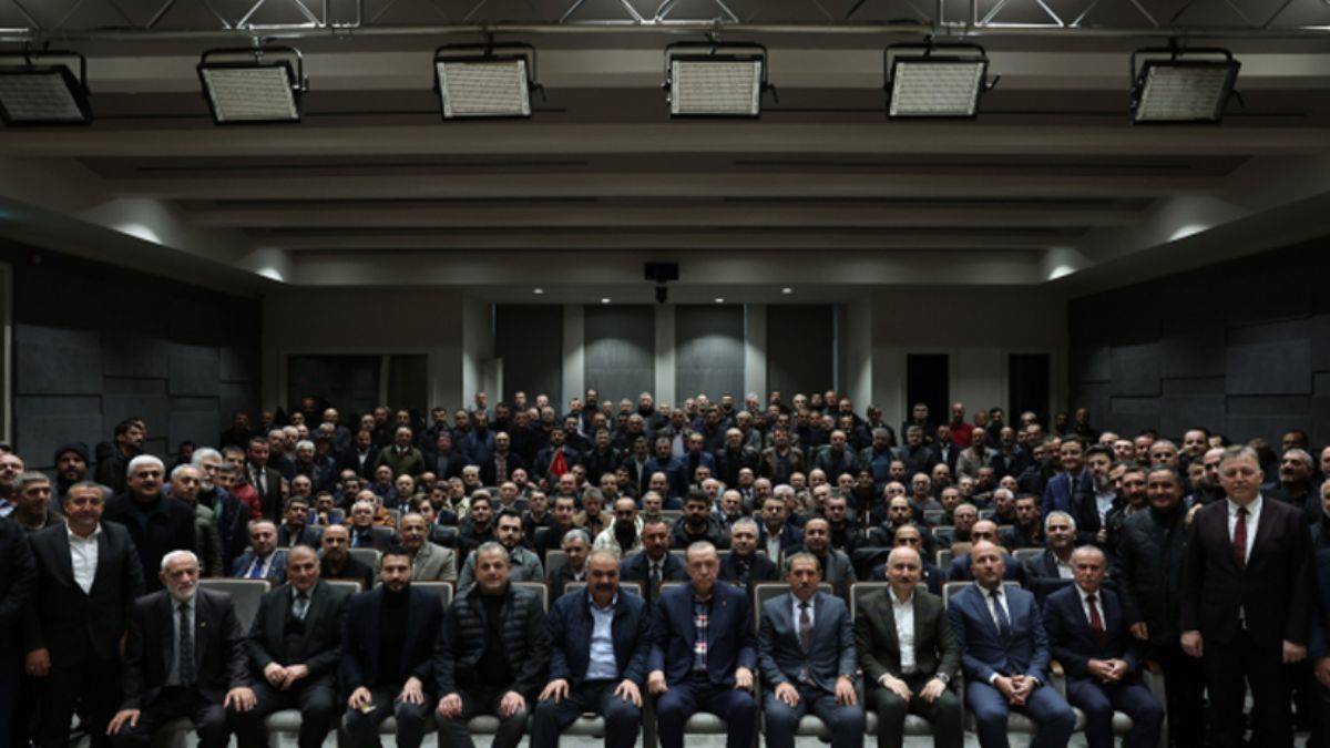 Erdoğan İstanbul'da minibüsçülerle buluştu