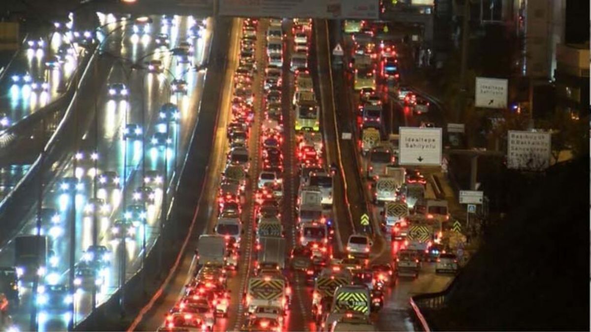 Maltepe D-100 Karayolu'nda altyapı çalışması yoğunluğu