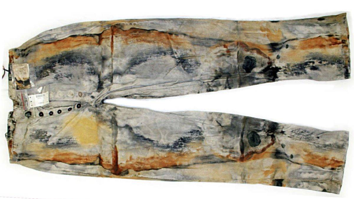 Dünyanın en eski kot pantolonu satıldı