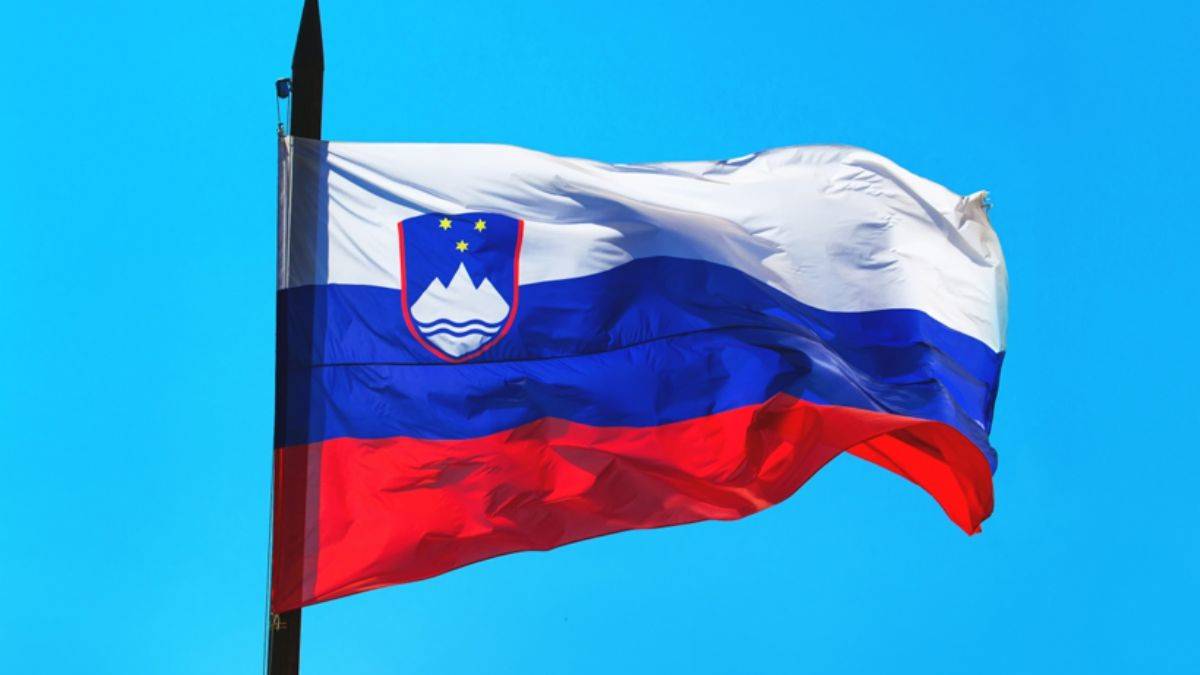Slovenya'da istifa depremi!