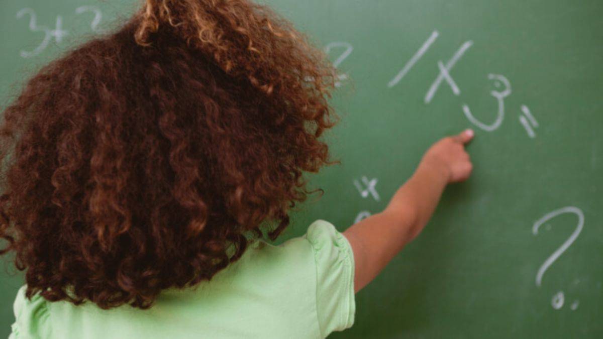 Okuma yazma öğrenmeden ilkokulu bitiriyorlar