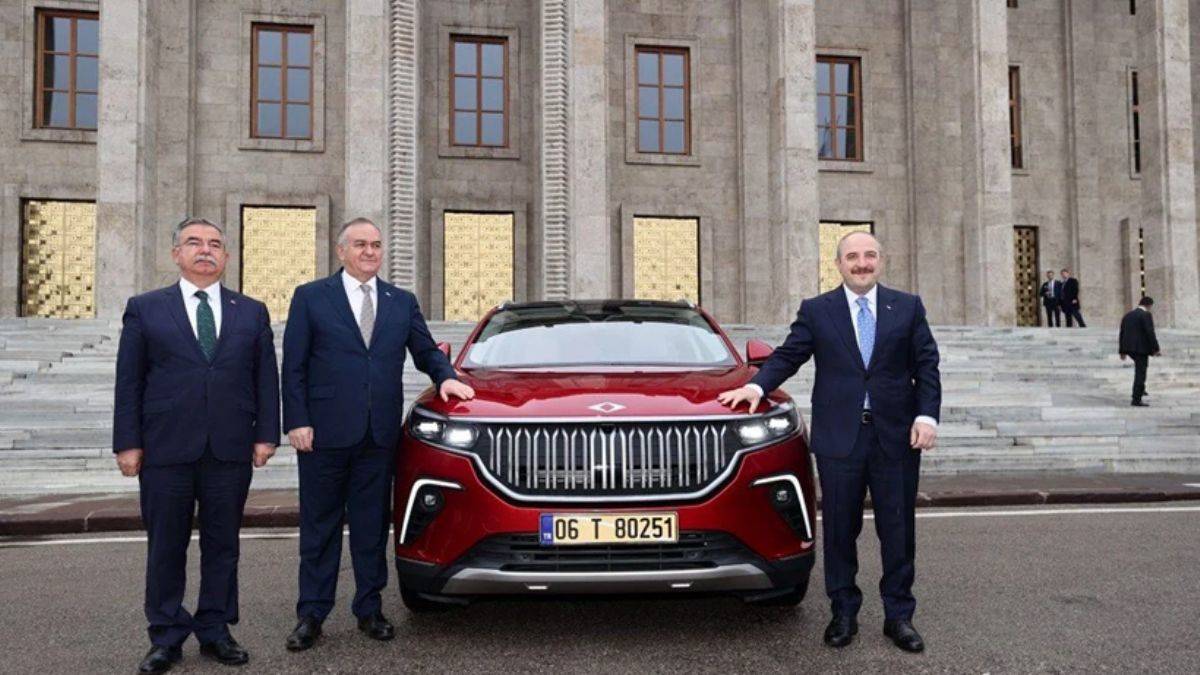 Bakan Varank Meclis'e Togg ile geldi