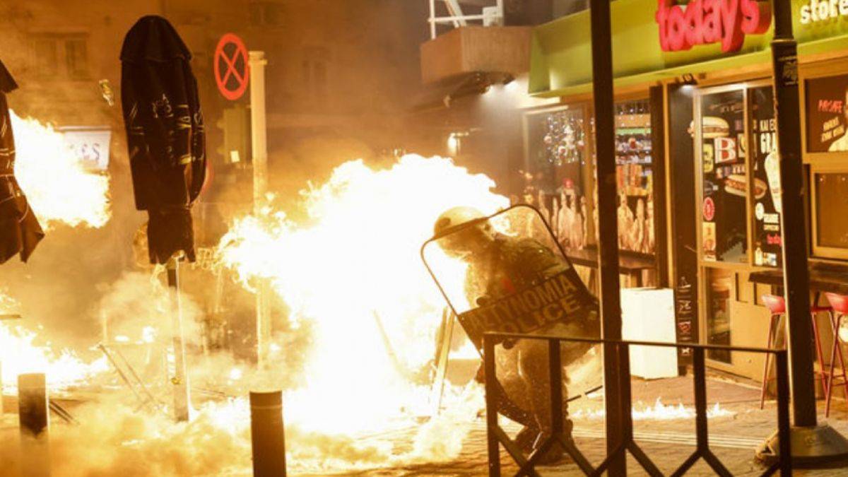 Halk sokağa dökülmüştü: Yunan polisinin vurduğu genç öldü