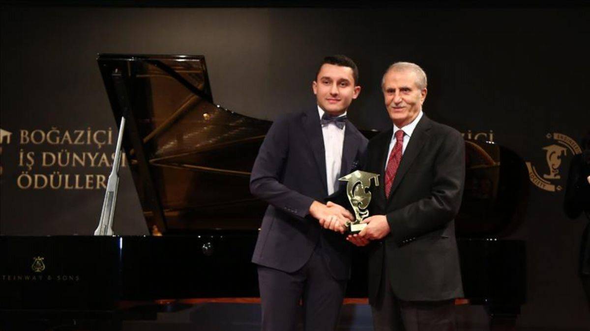 IC Holding Yönetim Kurulu Başkanı İbrahim Çeçen'e 'Hayat Boyu Başarı Ödülü'