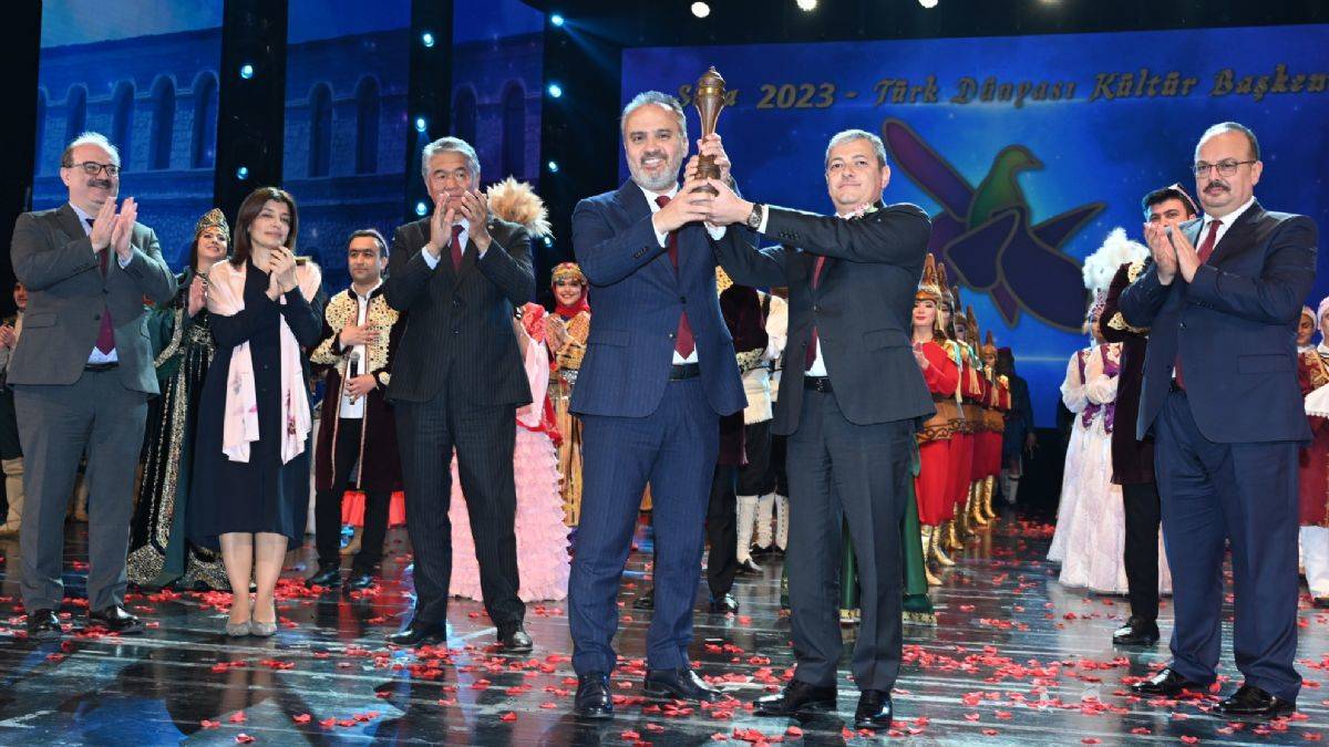 Türk kültür sancağında nöbet değişimi