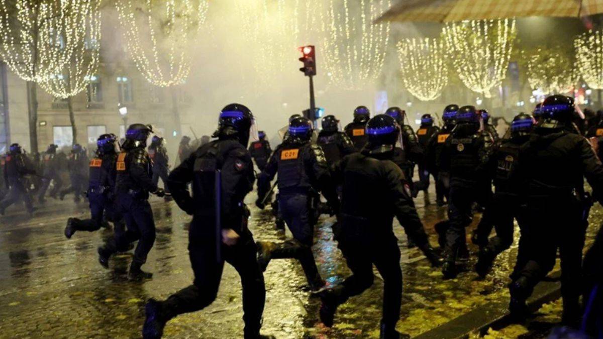 Dünya kupası sonrası Fransa sokakları karıştı: 227 kişi gözaltına alındı